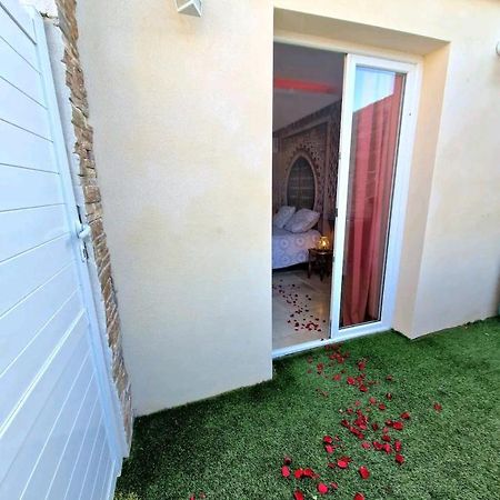 Suite Jaccuzzi En Camargue Port-Saint-Louis-du-Rhone Exterior photo