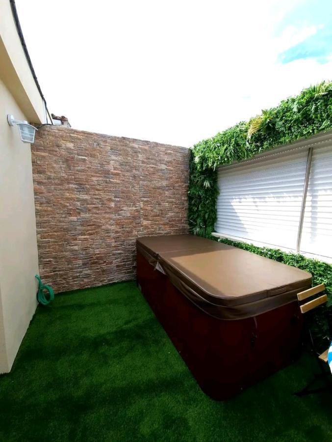 Suite Jaccuzzi En Camargue Port-Saint-Louis-du-Rhone Exterior photo