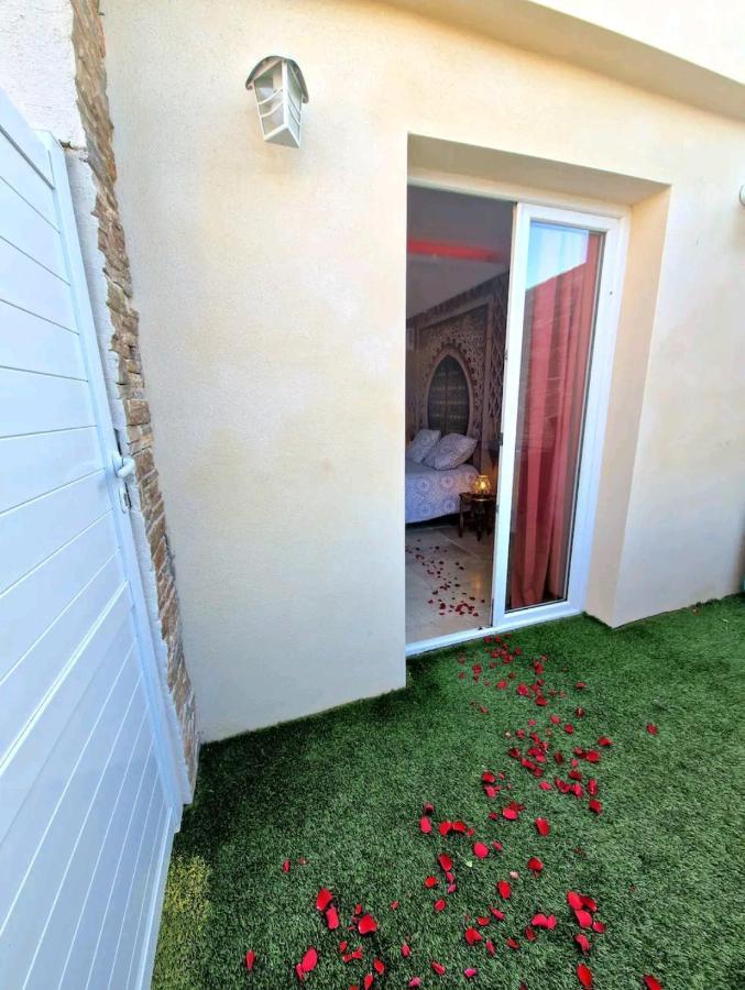 Suite Jaccuzzi En Camargue Port-Saint-Louis-du-Rhone Exterior photo