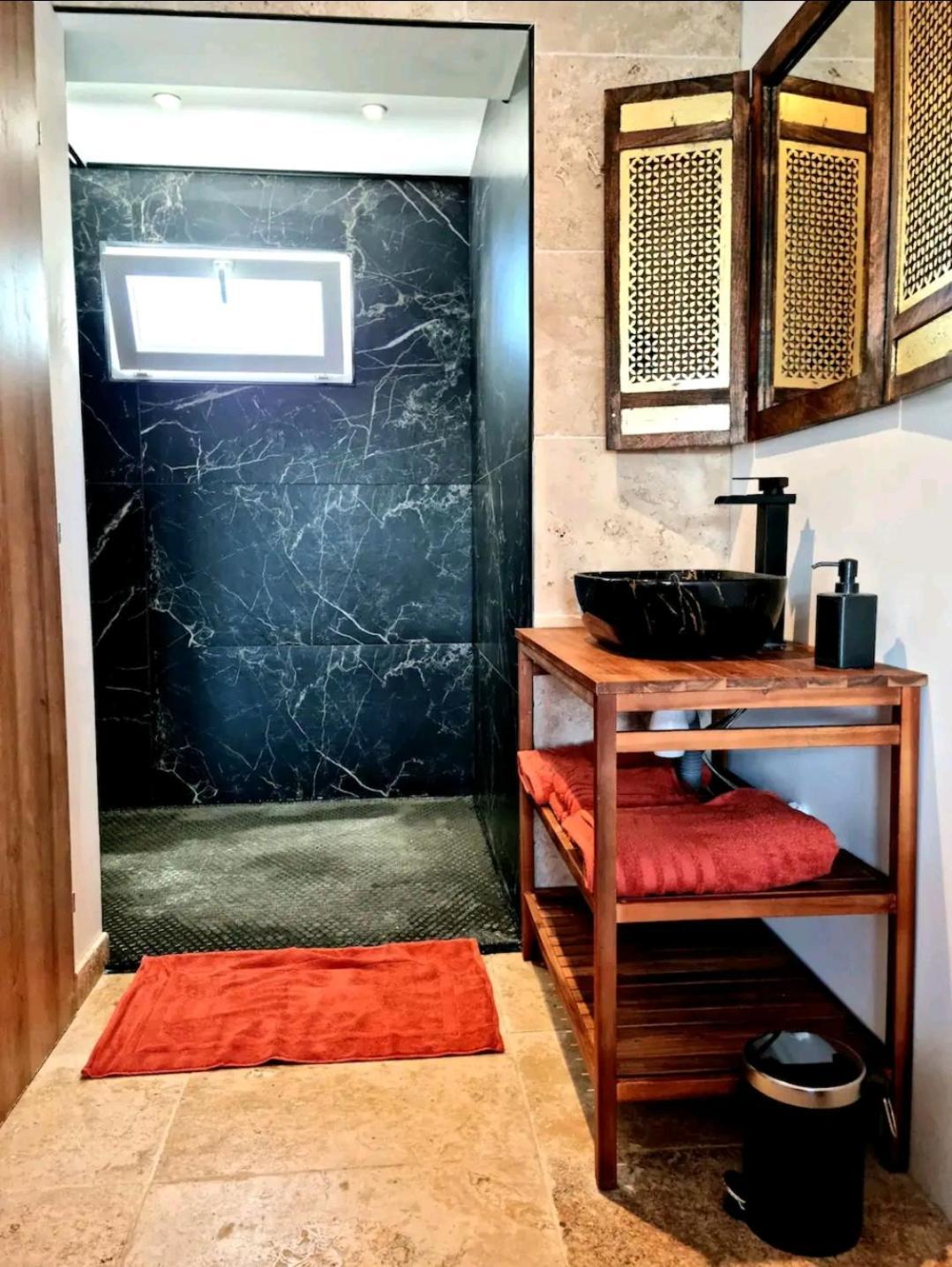 Suite Jaccuzzi En Camargue Port-Saint-Louis-du-Rhone Exterior photo