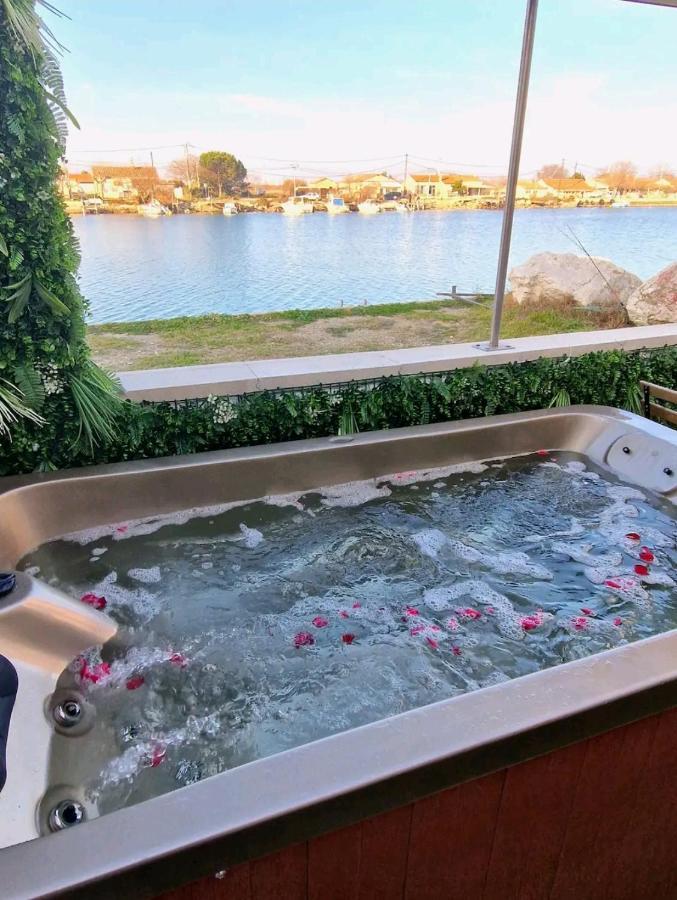 Suite Jaccuzzi En Camargue Port-Saint-Louis-du-Rhone Exterior photo